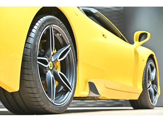 ４５８スペチアーレＡ ベースグレード　世界限定４９９台／正規Ｄ車／Ｇｉａｌｌｏ　Ｔｒｉｐｒｏ　Ｓｔｒａｔｏ／ＮＡＲＴレーシングストライプ／カーボンエクステリア／３Ｄカーボンレーシングシート／前後コーナーセンサー／ＬＥＤステアリング（12枚目）