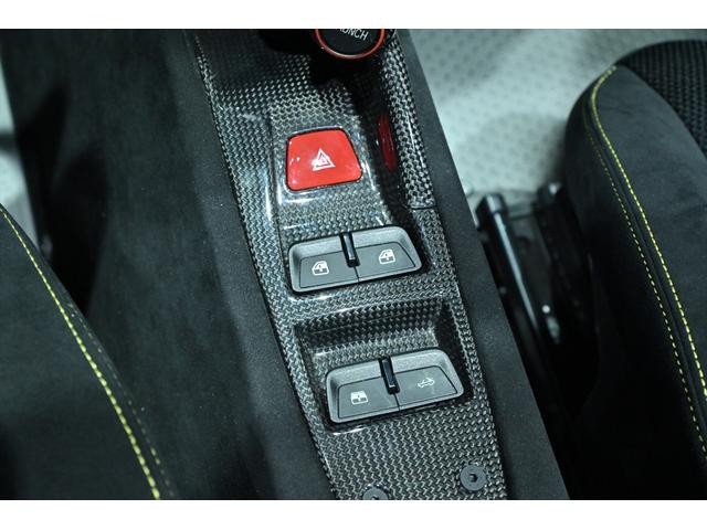 ４５８スペチアーレＡ ベースグレード　世界限定４９９台／正規Ｄ車／Ｇｉａｌｌｏ　Ｔｒｉｐｒｏ　Ｓｔｒａｔｏ／ＮＡＲＴレーシングストライプ／カーボンエクステリア／３Ｄカーボンレーシングシート／前後コーナーセンサー／ＬＥＤステアリング（47枚目）