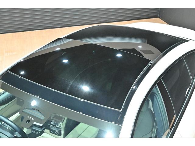 ８シリーズ Ｍ８５０ｉ　ｘＤｒｉｖｅ　グランクーペ　インディビジュアルレザー　アイボリーホワイト・ナイトブルー／アルカンターラルーフライニングナイトブルー／サンルーフ／ナイトビジョン／ＡＣＣ／ＨＵＤ／シートヒーター／シートエアコン／ＢＭＷレーザーライト（3枚目）