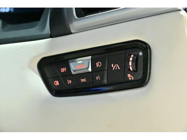 ８シリーズ Ｍ８５０ｉ　ｘＤｒｉｖｅ　グランクーペ　インディビジュアルレザー　アイボリーホワイト・ナイトブルー／アルカンターラルーフライニングナイトブルー／サンルーフ／ナイトビジョン／ＡＣＣ／ＨＵＤ／シートヒーター／シートエアコン／ＢＭＷレーザーライト（4枚目）