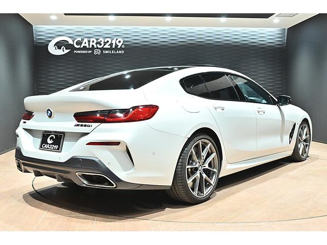 ８シリーズ Ｍ８５０ｉ　ｘＤｒｉｖｅ　グランクーペ　インディビジュアルレザー　アイボリーホワイト・ナイトブルー／アルカンターラルーフライニングナイトブルー／サンルーフ／ナイトビジョン／ＡＣＣ／ＨＵＤ／シートヒーター／シートエアコン／ＢＭＷレーザーライト（5枚目）
