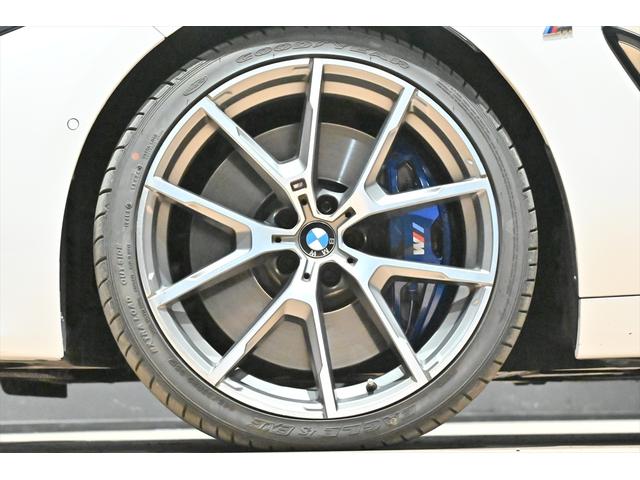 ８シリーズ Ｍ８５０ｉ　ｘＤｒｉｖｅ　グランクーペ　インディビジュアルレザー　アイボリーホワイト・ナイトブルー／アルカンターラルーフライニングナイトブルー／サンルーフ／ナイトビジョン／ＡＣＣ／ＨＵＤ／シートヒーター／シートエアコン／ＢＭＷレーザーライト（15枚目）