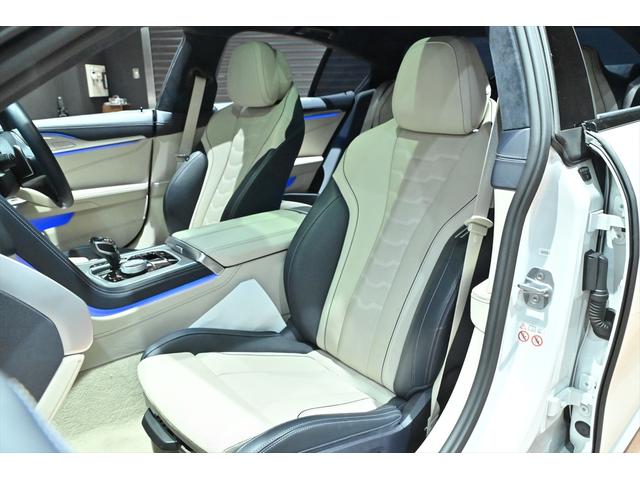 ８シリーズ Ｍ８５０ｉ　ｘＤｒｉｖｅ　グランクーペ　インディビジュアルレザー　アイボリーホワイト・ナイトブルー／アルカンターラルーフライニングナイトブルー／サンルーフ／ナイトビジョン／ＡＣＣ／ＨＵＤ／シートヒーター／シートエアコン／ＢＭＷレーザーライト（18枚目）
