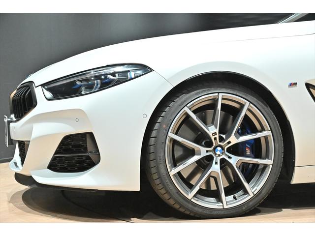 ８シリーズ Ｍ８５０ｉ　ｘＤｒｉｖｅ　グランクーペ　インディビジュアルレザー　アイボリーホワイト・ナイトブルー／アルカンターラルーフライニングナイトブルー／サンルーフ／ナイトビジョン／ＡＣＣ／ＨＵＤ／シートヒーター／シートエアコン／ＢＭＷレーザーライト（25枚目）