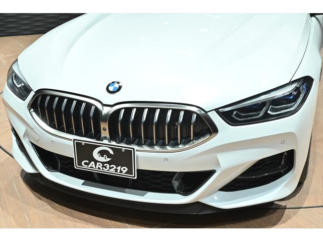 ８シリーズ Ｍ８５０ｉ　ｘＤｒｉｖｅ　グランクーペ　インディビジュアルレザー　アイボリーホワイト・ナイトブルー／アルカンターラルーフライニングナイトブルー／サンルーフ／ナイトビジョン／ＡＣＣ／ＨＵＤ／シートヒーター／シートエアコン／ＢＭＷレーザーライト（30枚目）