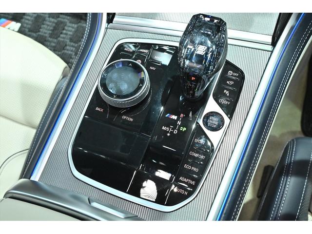 ８シリーズ Ｍ８５０ｉ　ｘＤｒｉｖｅ　グランクーペ　インディビジュアルレザー　アイボリーホワイト・ナイトブルー／アルカンターラルーフライニングナイトブルー／サンルーフ／ナイトビジョン／ＡＣＣ／ＨＵＤ／シートヒーター／シートエアコン／ＢＭＷレーザーライト（43枚目）