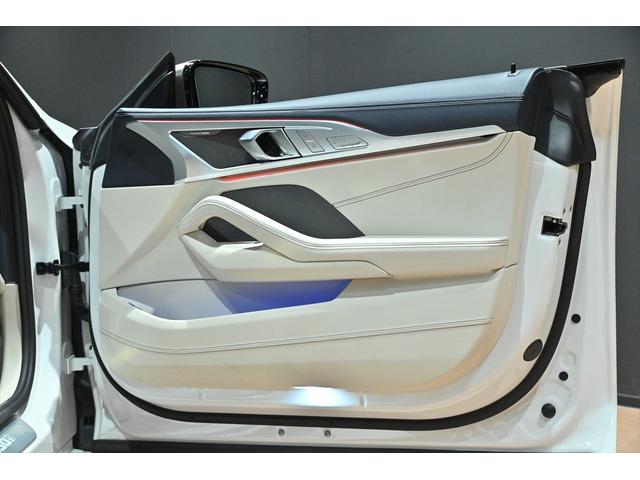 ８シリーズ Ｍ８５０ｉ　ｘＤｒｉｖｅ　グランクーペ　インディビジュアルレザー　アイボリーホワイト・ナイトブルー／アルカンターラルーフライニングナイトブルー／サンルーフ／ナイトビジョン／ＡＣＣ／ＨＵＤ／シートヒーター／シートエアコン／ＢＭＷレーザーライト（55枚目）