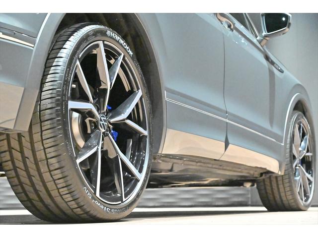 ティグアン Ｒ　専用エクステリア／クロ－ムＰＫＧ／Ｒ専用ナッパーレザーシート／ワンオ－ナ－／４ＭＯＴＩＯＮアクティブコントロール／アダプティブシャ－シコントロール／ＤＩＳＣＯＶＥＲＰＲＯ／ドルフィングレーＭ（16枚目）