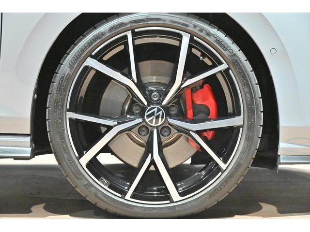 ゴルフＧＴＩ ベースグレード　ＤＣＣパッケージ／テクノロジーパッケージ／ＤｉｓｃｏｖｅｒＰＲＯ／ＬＥＤマトリックスヘッドライトＩＱライト／フルセグ／ＨＵＤ／専用エクステリア／専用ファブリックシート／ム－ンスト－ングレー／（3枚目）