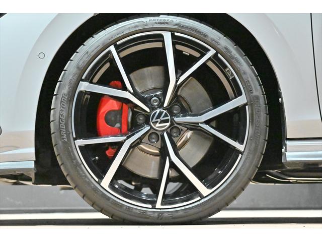 ゴルフＧＴＩ ベースグレード　ＤＣＣパッケージ／テクノロジーパッケージ／ＤｉｓｃｏｖｅｒＰＲＯ／ＬＥＤマトリックスヘッドライトＩＱライト／フルセグ／ＨＵＤ／専用エクステリア／専用ファブリックシート／ム－ンスト－ングレー／（17枚目）