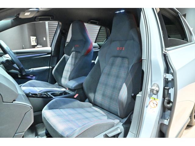 ゴルフＧＴＩ ベースグレード　ＤＣＣパッケージ／テクノロジーパッケージ／ＤｉｓｃｏｖｅｒＰＲＯ／ＬＥＤマトリックスヘッドライトＩＱライト／フルセグ／ＨＵＤ／専用エクステリア／専用ファブリックシート／ム－ンスト－ングレー／（20枚目）