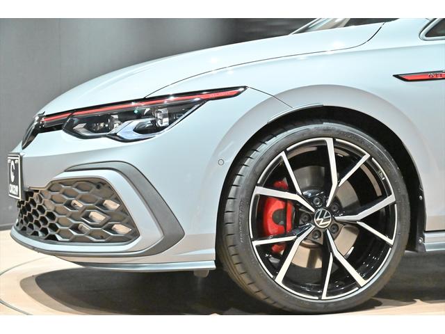 ゴルフＧＴＩ ベースグレード　ＤＣＣパッケージ／テクノロジーパッケージ／ＤｉｓｃｏｖｅｒＰＲＯ／ＬＥＤマトリックスヘッドライトＩＱライト／フルセグ／ＨＵＤ／専用エクステリア／専用ファブリックシート／ム－ンスト－ングレー／（28枚目）