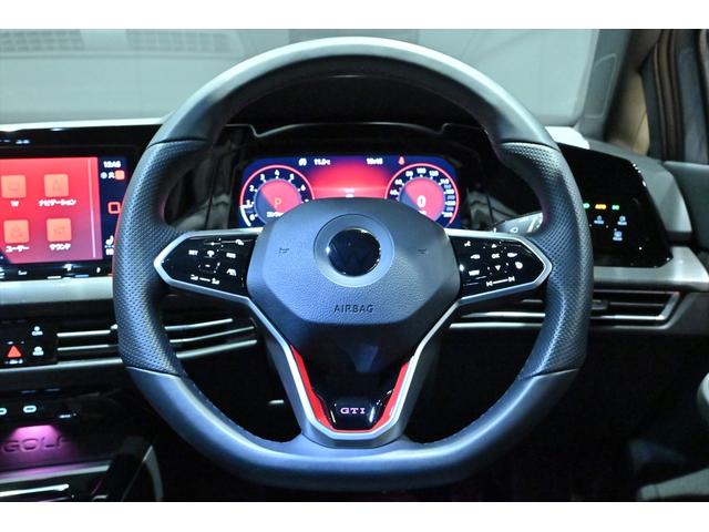 ゴルフＧＴＩ ベースグレード　ＤＣＣパッケージ／テクノロジーパッケージ／ＤｉｓｃｏｖｅｒＰＲＯ／ＬＥＤマトリックスヘッドライトＩＱライト／フルセグ／ＨＵＤ／専用エクステリア／専用ファブリックシート／ム－ンスト－ングレー／（42枚目）