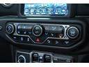 ルビコン　リーコン　９５０登録／１００台限定車／グラナイトクリスタルＭ／ＪＥＰＰＥＳＥＮ　ＭＪＣＲ２１６　１８インチＡＷ／　ＧＥＯＬＡＮＤＡＲ　Ｘ－ＡＴ／ＵＳバンパー／レッドシートベルト／リーコン専用インパネ・デカール（48枚目）