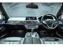 とても広々とした高級感あるインテリア♪シートやステアリング・パネル類の状態も良好です♪当店の展示車は全車クリーニング済みです。再度クリーニング後のご納車となります。