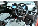 とても広々とした高級感あるインテリア♪シートやステアリング・パネル類の状態も良好です♪当店の展示車は全車クリーニング済みです。再度クリーニング後にご納車させて頂きます。