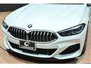 Ｍ８５０ｉ　ｘＤｒｉｖｅクーペ　ミネラルホワイト／カーボンルーフ／タルトゥーフォ・ブラックレザー／ドライビングアシストＰ／Ｈ＆Ｋサウンドシステム／パーキングアシスト／ＡＣＣ／ＢＳＭ／ＨＵＤ／シートヒーター＆クーラー／レーザーライト（30枚目）