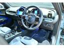 とても広々とした高級感あるインテリア♪シートやステアリング・パネル類の状態も良好です♪当店の展示車は全車クリーニング済みです。再度クリーニング後にご納車させて頂きます。
