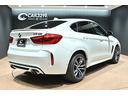 X6 M ベースグレード アルピンホワイトIII/MライトAWダブルスポ-クスタイリング611M/シ-トヒーター/LEDヘッドライト/360カメラ/ソフトクローズドア/純正20インチAW/コーナ-センサー/パワーバックドア(4枚目)