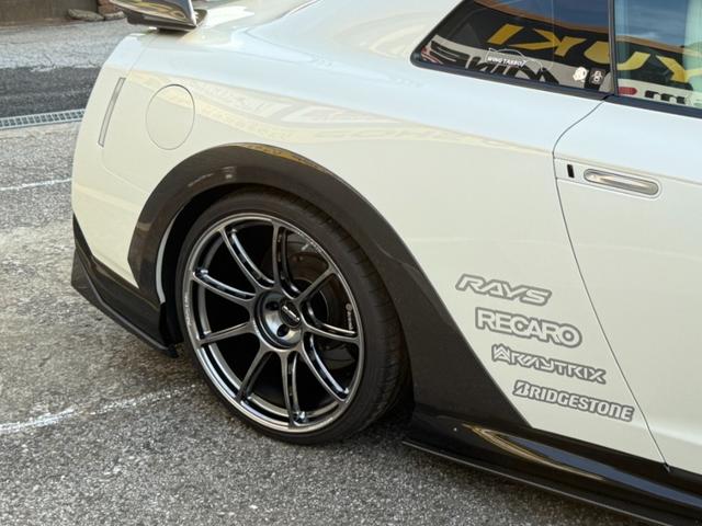 GT-R プレミアムエディション プレミアムエディション ・VARIS Magnum Opus フルコンプリート ・RAYS GT090 21AW ・レカロシート ・アルカンターラ加工 ・カーボンインテリアパネル(17枚目)