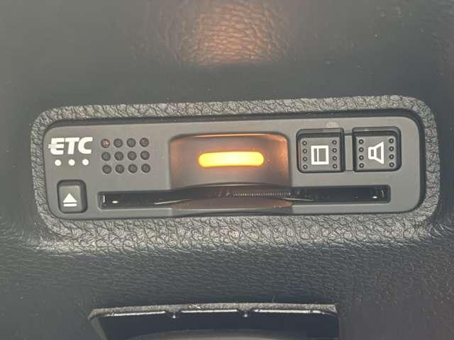 シビック ハッチバック 大型ナビTV 大型リアウィング  ホンダセンシングLEDヘッドライト&フォグランプ バックカメラ シートヒーター 純正18インチアルミ ビルトインETC(13枚目)