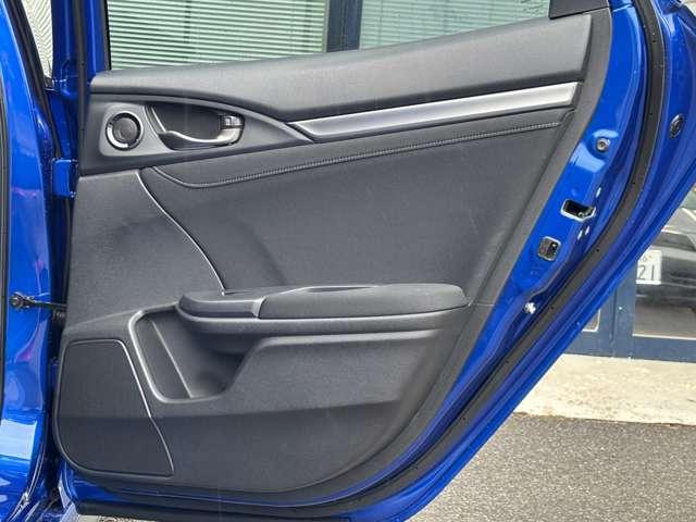 シビック ハッチバック 大型ナビTV 大型リアウィング  ホンダセンシングLEDヘッドライト&フォグランプ バックカメラ シートヒーター 純正18インチアルミ ビルトインETC(32枚目)