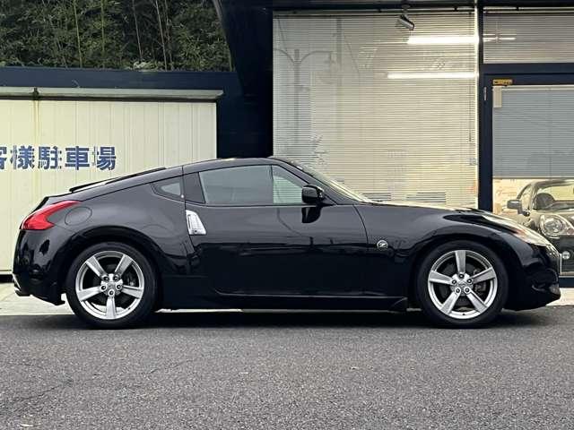 フェアレディZ  ナビ TV Bカメラ ETC MTモード パドルシフト 3連メーター HIDヘッドライト 純正18インチAW バックフォグ Bluetoothオーディオ インテリキー ユーザー様買取 各取扱説明書あり(4枚目)