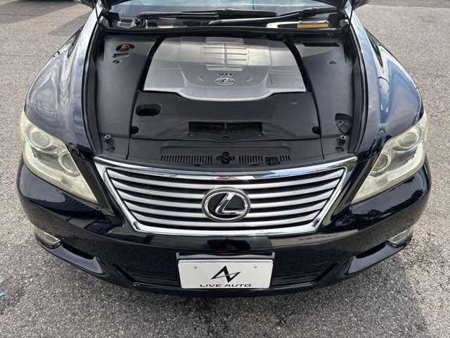 【エンジンルーム】当店ではご納車前に点検整備を実施！中古車だからこそ最初のチェックが大切。長く、楽しく乗っていただけるように整備士がしっかりチェックを行なっております。