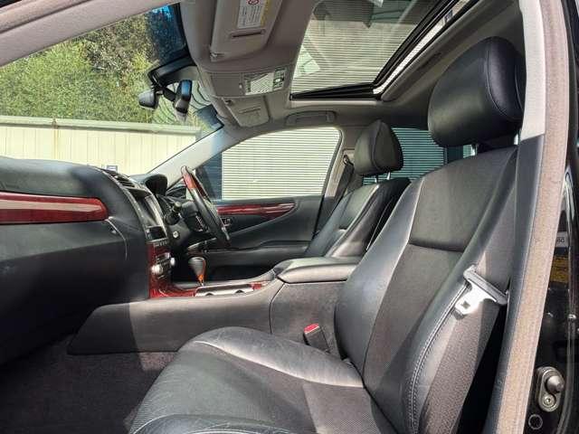 【助手席】当店では光触媒など、室内ハードクリーニングも施工可能でございます。詳しくはスタッフまでお問い合わせください。