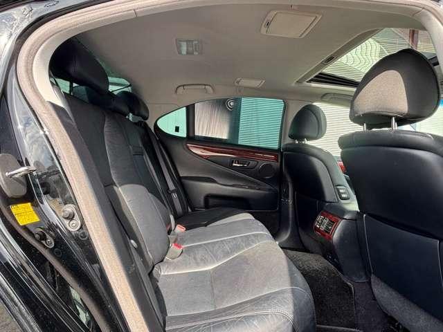 【後部座席】当店では光触媒など、室内ハードクリーニングも施工可能でございます。詳しくはスタッフまでお問い合わせください。