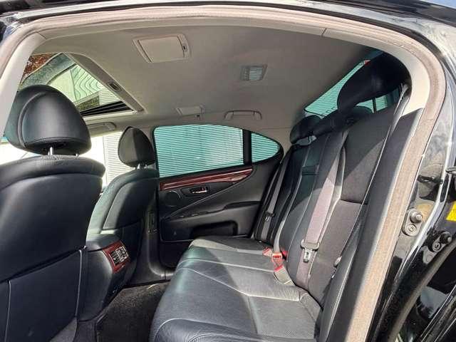 【後部座席】当店では光触媒など、室内ハードクリーニングも施工可能でございます。詳しくはスタッフまでお問い合わせください。