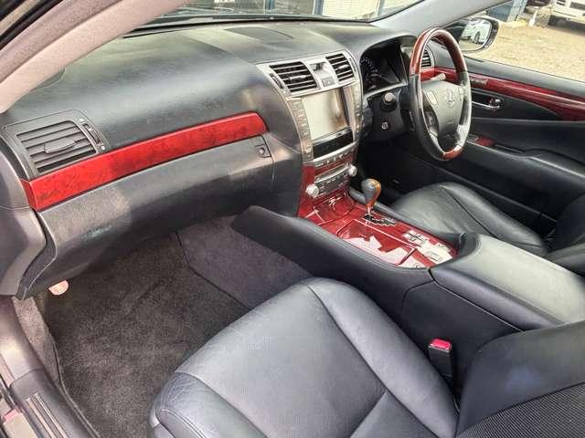 【ダッシュボード】ノリ痕・剥がれ・ひび割れなど無く綺麗な状態です。