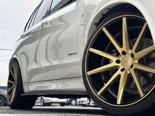 X5 ナビTV 全周囲カメラ サンルーフ 社外フルエアロ 黒革 シートヒーター シートメモリー付パワーシート 電動リヤゲート VOSSEN22インチAW 社外デュアルマフラー 社外車高調 ドラレコ ETC(26枚目)