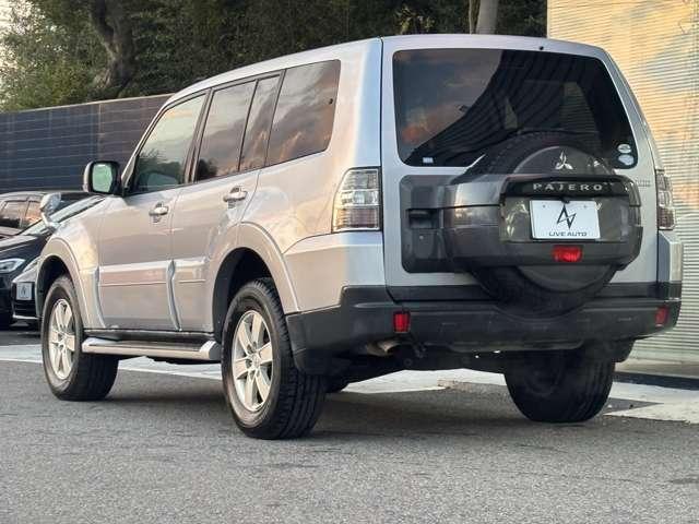 パジェロ ロング　エクシード　社外ＳＤナビ・ＴＶ・バックカメラ・ＨＩＤヘッドライト・クルーズコントロール・３列シート・ＥＴＣ・純正１７インチＡＷ・４ＷＤ・電動格納ウィンカーミラー・オートエアコン（15枚目）