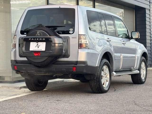 パジェロ ロング　エクシード　社外ＳＤナビ・ＴＶ・バックカメラ・ＨＩＤヘッドライト・クルーズコントロール・３列シート・ＥＴＣ・純正１７インチＡＷ・４ＷＤ・電動格納ウィンカーミラー・オートエアコン（16枚目）