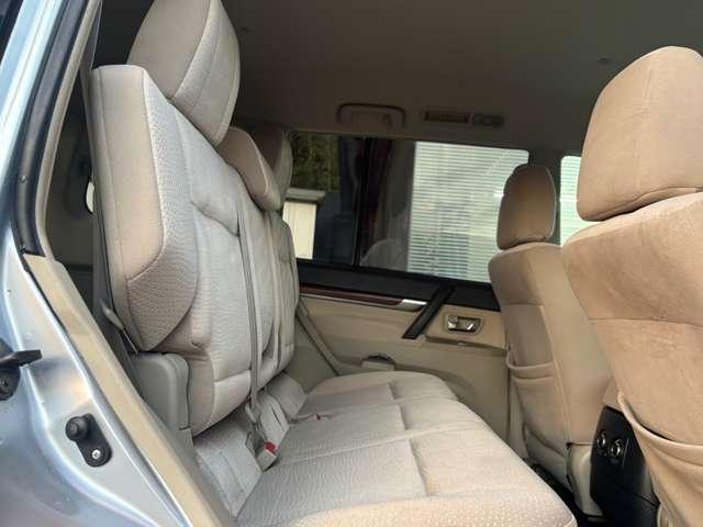 パジェロ ロング　エクシード　社外ＳＤナビ・ＴＶ・バックカメラ・ＨＩＤヘッドライト・クルーズコントロール・３列シート・ＥＴＣ・純正１７インチＡＷ・４ＷＤ・電動格納ウィンカーミラー・オートエアコン（28枚目）