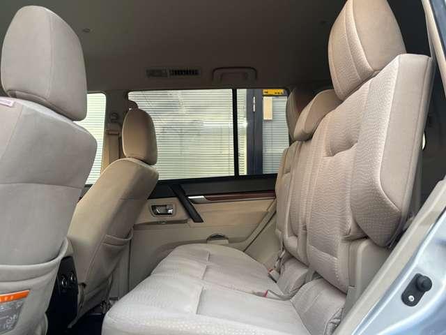 パジェロ ロング　エクシード　社外ＳＤナビ・ＴＶ・バックカメラ・ＨＩＤヘッドライト・クルーズコントロール・３列シート・ＥＴＣ・純正１７インチＡＷ・４ＷＤ・電動格納ウィンカーミラー・オートエアコン（30枚目）