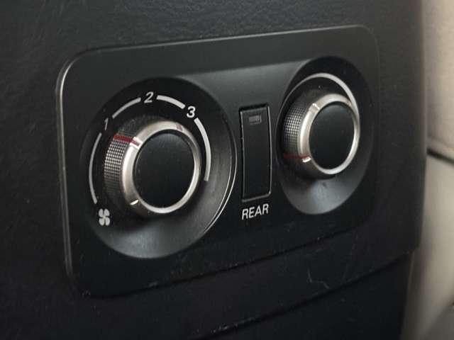 パジェロ ロング　エクシード　社外ＳＤナビ・ＴＶ・バックカメラ・ＨＩＤヘッドライト・クルーズコントロール・３列シート・ＥＴＣ・純正１７インチＡＷ・４ＷＤ・電動格納ウィンカーミラー・オートエアコン（42枚目）