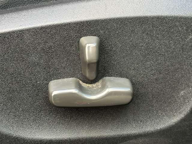 エクシーガクロスオーバー７ ２．５ｉアイサイト　ナビ　バックカメラ　ルーフラック　シートヒーター　パワーシート　レーダー探知機　ＥＴＣ　レーダークルーズコントロール　アイサイト　ＨＩＤヘッドライト　純正１７インチＡＷ　パドルシフト　７人乗り　４ＷＤ（15枚目）