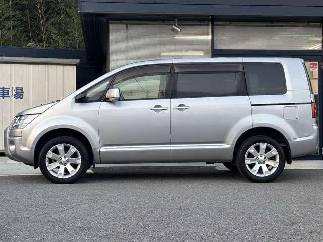 デリカＤ：５ Ｄ　パワーパッケージ　大型ナビ・ＴＶ・バックカメラ・シートヒーター・後席モニター・両側電動スライドドア・クルーズコントロール・ドライブレコーダー・ＥＴＣ・オートエアコン・ＨＩＤヘッドライト・純正１６インチアルミホイール（5枚目）