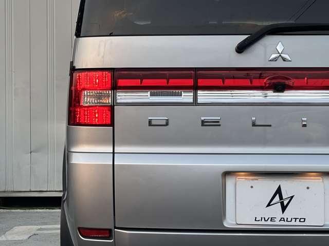 デリカＤ：５ Ｄ　パワーパッケージ　大型ナビ・ＴＶ・バックカメラ・シートヒーター・後席モニター・両側電動スライドドア・クルーズコントロール・ドライブレコーダー・ＥＴＣ・オートエアコン・ＨＩＤヘッドライト・純正１６インチアルミホイール（7枚目）