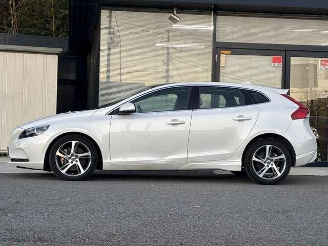 Ｖ４０ Ｄ４　ＳＥ　ナビ　バックカメラ　ガラスルーフ　ベージュ革シート　シートヒーター　レーダークルーズコントロールパワーシート　ＨＩＤヘッドライト　前後２ＣＨドラレコ　ＥＴＣ　純正１７インチＡＷ（5枚目）