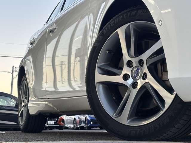 Ｖ４０ Ｄ４　ＳＥ　ナビ　バックカメラ　ガラスルーフ　ベージュ革シート　シートヒーター　レーダークルーズコントロールパワーシート　ＨＩＤヘッドライト　前後２ＣＨドラレコ　ＥＴＣ　純正１７インチＡＷ（26枚目）