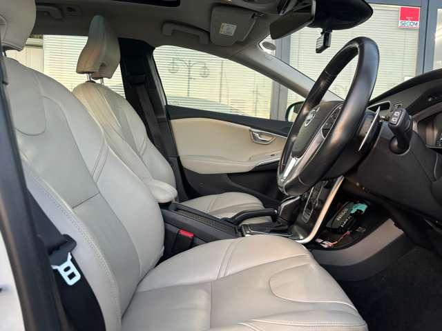 Ｖ４０ Ｄ４　ＳＥ　ナビ　バックカメラ　ガラスルーフ　ベージュ革シート　シートヒーター　レーダークルーズコントロールパワーシート　ＨＩＤヘッドライト　前後２ＣＨドラレコ　ＥＴＣ　純正１７インチＡＷ（30枚目）