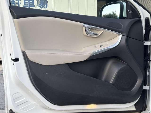 Ｖ４０ Ｄ４　ＳＥ　ナビ　バックカメラ　ガラスルーフ　ベージュ革シート　シートヒーター　レーダークルーズコントロールパワーシート　ＨＩＤヘッドライト　前後２ＣＨドラレコ　ＥＴＣ　純正１７インチＡＷ（33枚目）