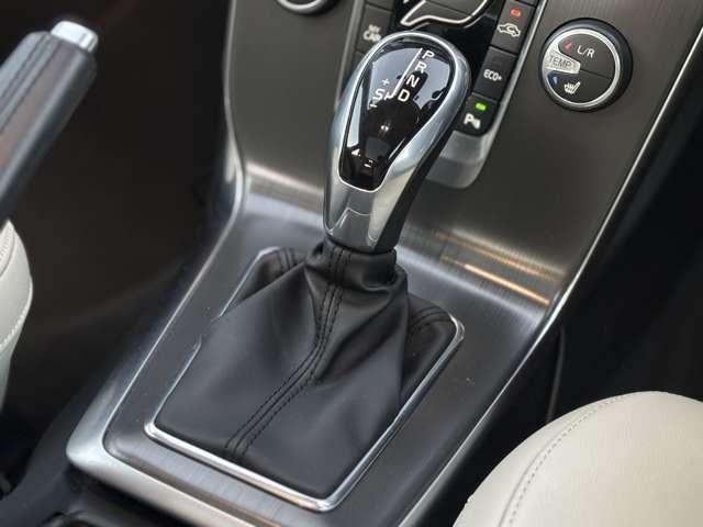 Ｖ４０ Ｄ４　ＳＥ　ナビ　バックカメラ　ガラスルーフ　ベージュ革シート　シートヒーター　レーダークルーズコントロールパワーシート　ＨＩＤヘッドライト　前後２ＣＨドラレコ　ＥＴＣ　純正１７インチＡＷ（40枚目）