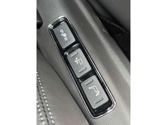 オデッセイハイブリッド 大型ナビ TV 全周囲カメラ 後席大型モニター 黒革 パワーシート シートヒーター 2ndシートオットマン 電動リアゲート LEDヘッドライト 両側パワースライド 専用塗装18インチアルミ ETC(16枚目)