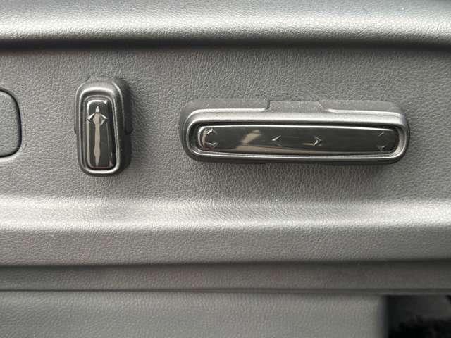 オデッセイハイブリッド 大型ナビ TV 全周囲カメラ 後席大型モニター 黒革 パワーシート シートヒーター 2ndシートオットマン 電動リアゲート LEDヘッドライト 両側パワースライド 専用塗装18インチアルミ ETC(18枚目)