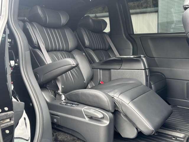 オデッセイハイブリッド 大型ナビ TV 全周囲カメラ 後席大型モニター 黒革 パワーシート シートヒーター 2ndシートオットマン 電動リアゲート LEDヘッドライト 両側パワースライド 専用塗装18インチアルミ ETC(41枚目)