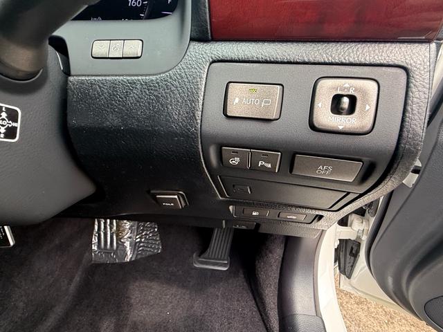 ＬＳ ＬＳ４６０　バージョンＣ　Ｉパッケージ　純正ナビ　バックカメラ　フルセグ　ムーンルーフ　ブラックレザー　シートヒーター＆クーラー　シートメモリー　電動トランク　ステアリングヒーター　クリアランスソナー（17枚目）